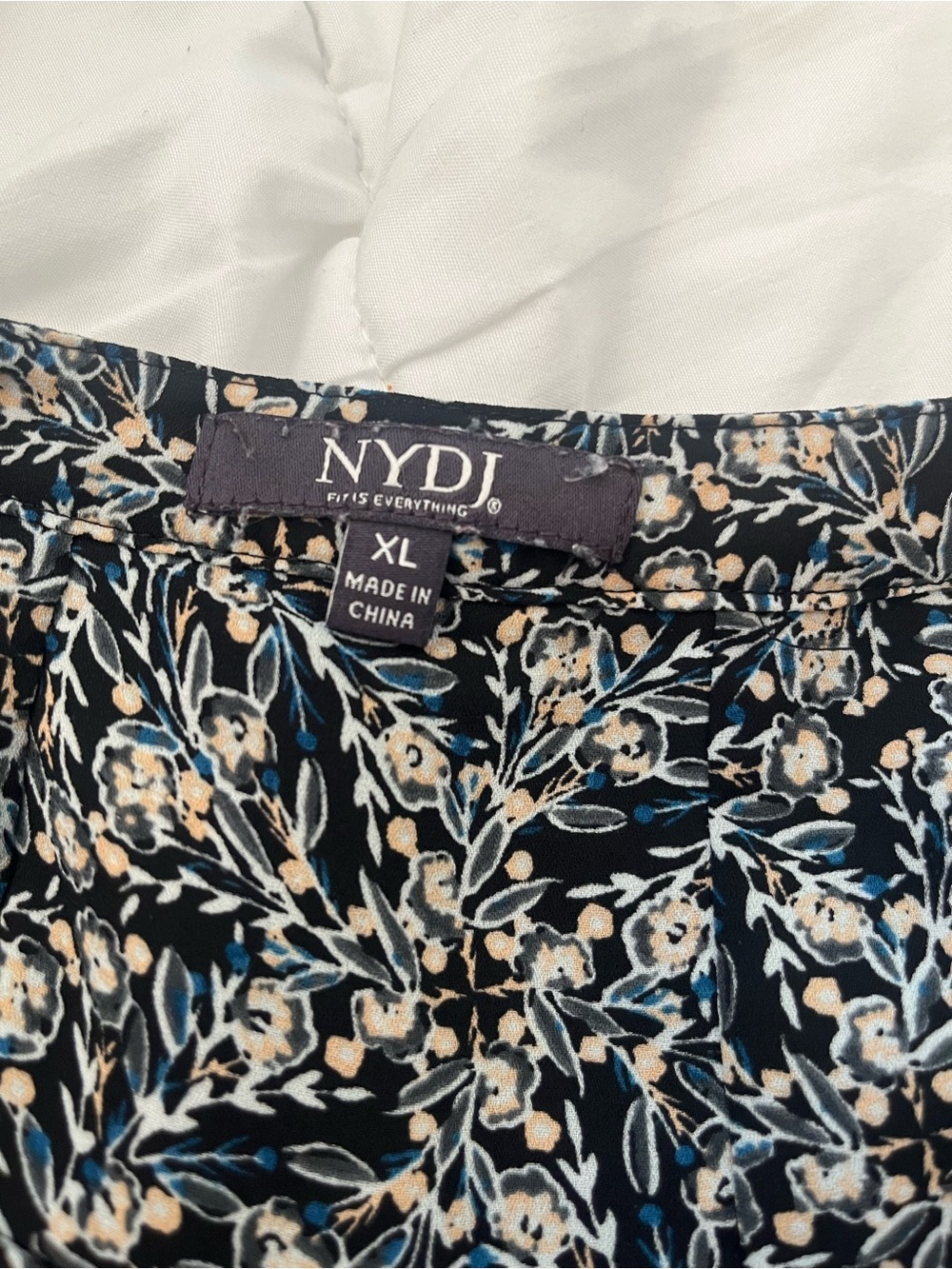 NYDJ Black Pintuck Floral Blouse Size XL - Picture 5 of 6